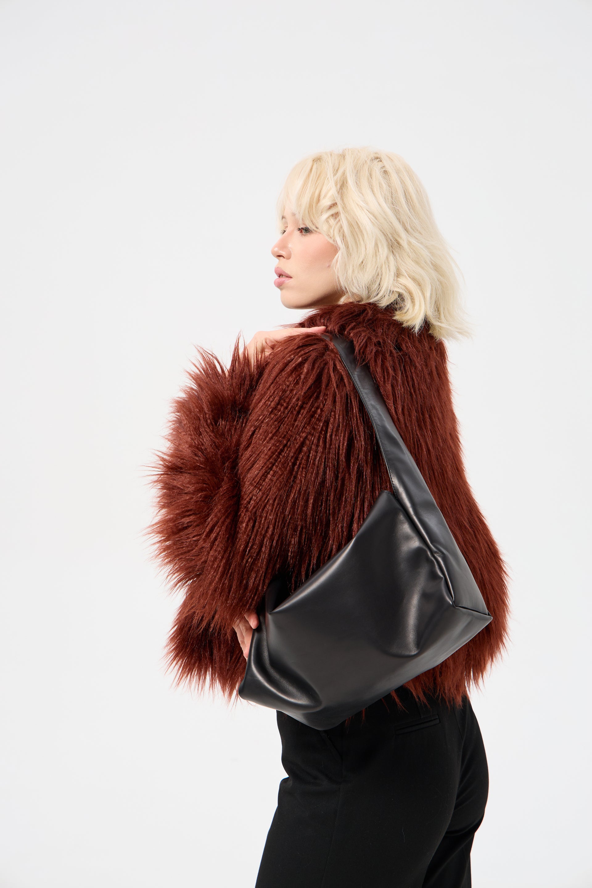 Чорна сумка зі шкіри Cut bag